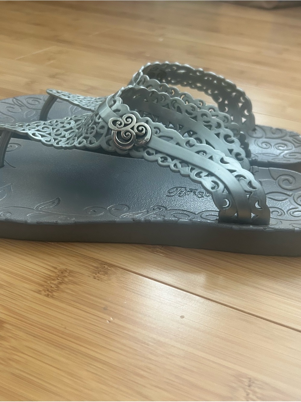 Brighton Silver Gray Scalloped Strap Sandals